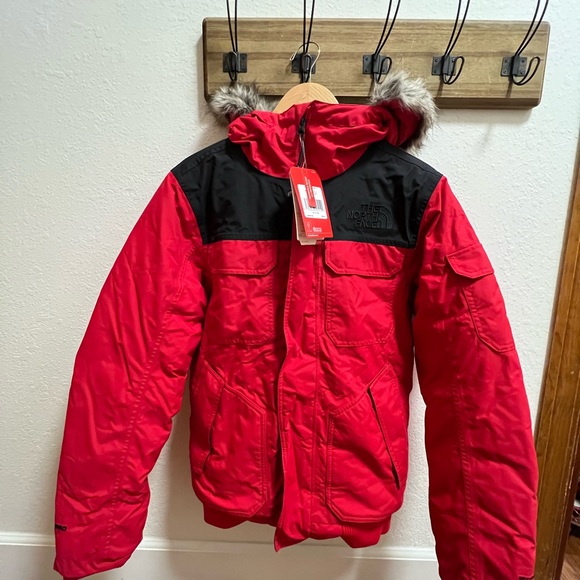 Brand new north face jacket unisex. Suitable for men xs size or women medium